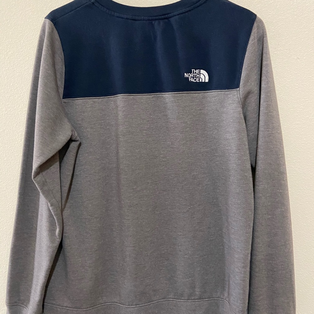 EUC The Northface Crew Neck Sweater